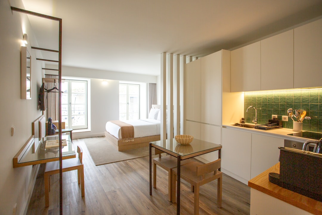 De perfecte stoel in de slaapkamer voor comfort en sfeer